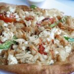 Pizzeta Griega con Pollo y Labne